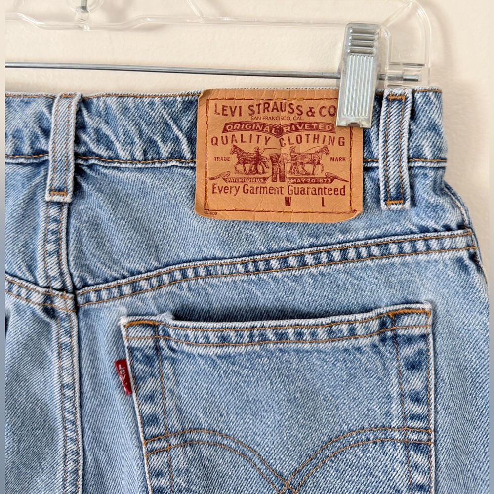 VTG Levi's 647 Denim Shorts Jr Womens 9 Light Wash 90s HighRise Mom 6.5” Shorts - Picture 3 of 14